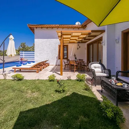 Islamlar Sleeps 4 With Pool Air Con And Wifi