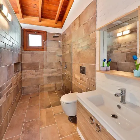 Islamlar Sleeps 4 With Pool Air Con And Wifi