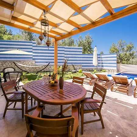 Willa Islamlar Sleeps 4 With Pool Air Con And Wifi